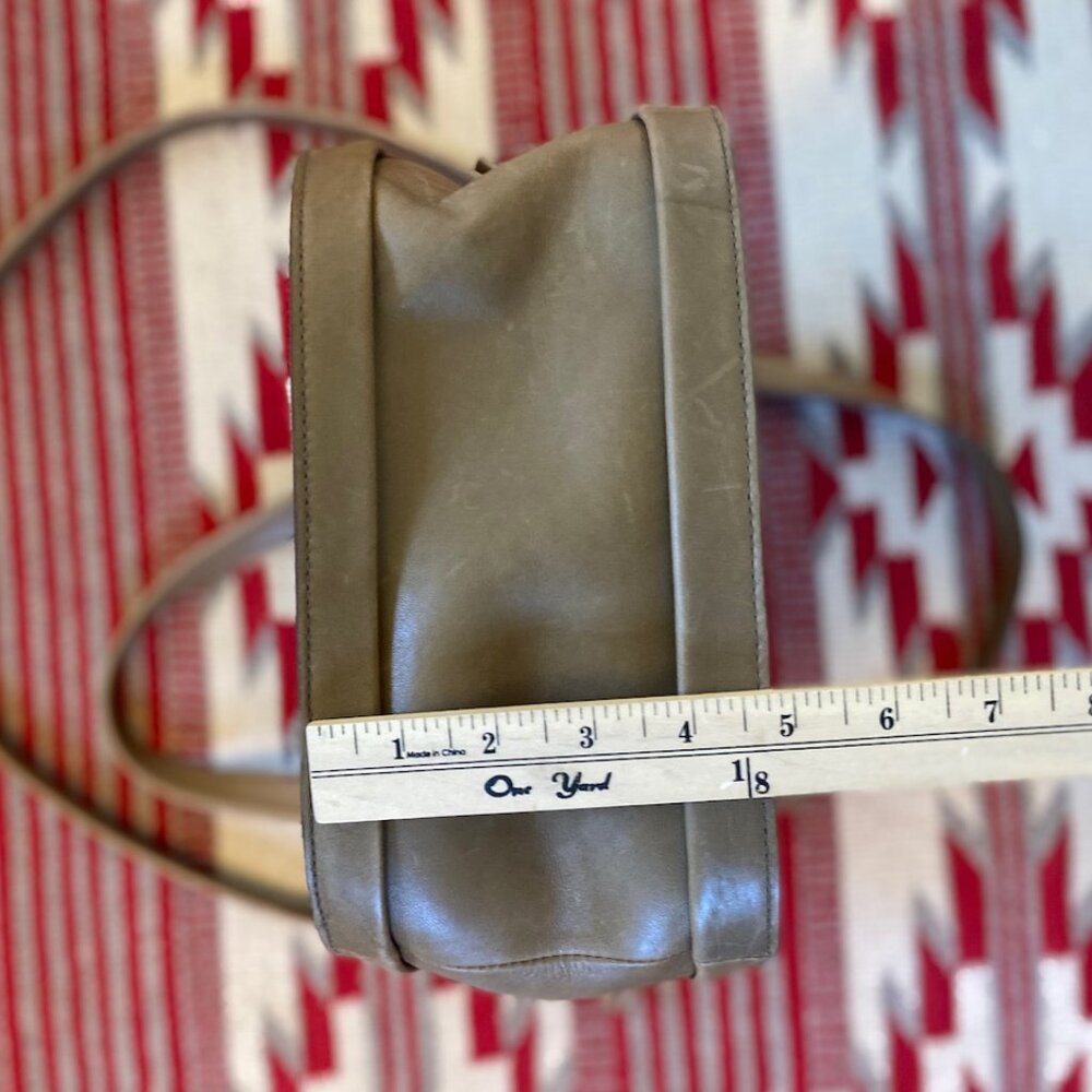 Beautiful J. Crew Leather Shoulder and Handbag. - Picture 12 of 15